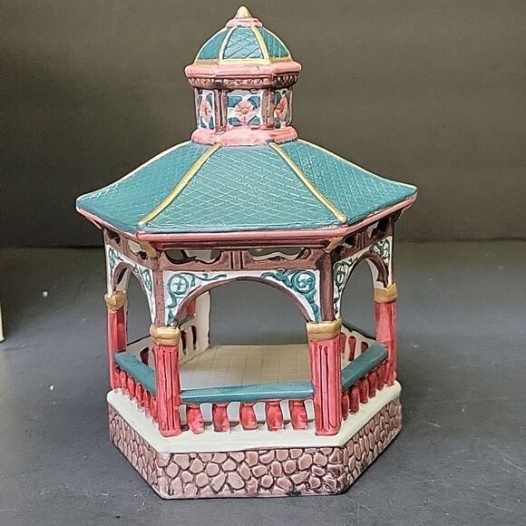 Vintage 1993 Lemax Dickensvale Christmas Village  Gazebo #33096 Retired - Picture 5 of 16